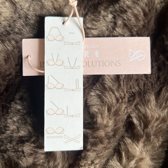 Invisible Solutions Every Way Bra w/accessories - Victorias Secret - Picture 4 of 5